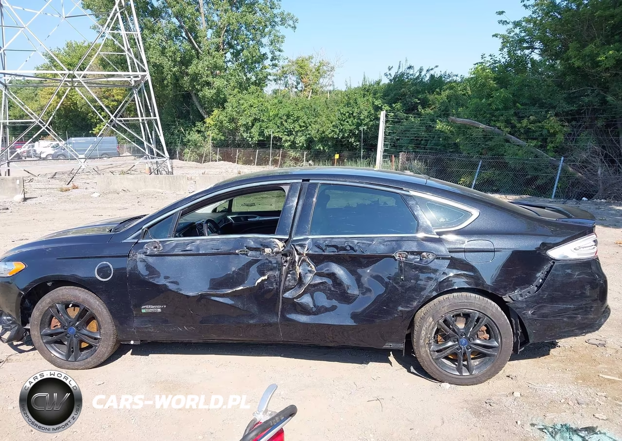 2015 Ford Fusion Energi Titanium VIN:3FA6P0SU0FR220694 - 15