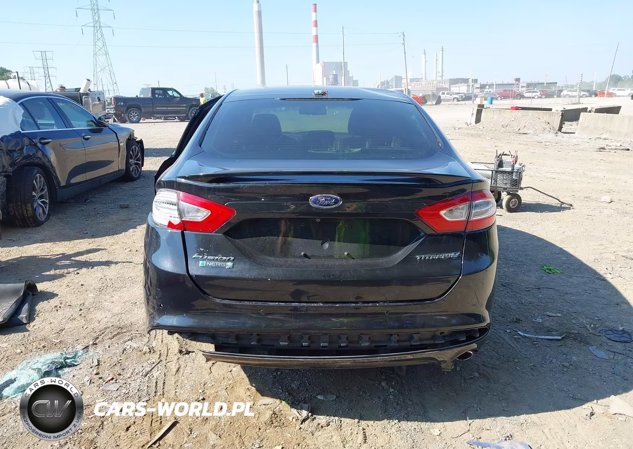 2015 Ford Fusion Energi Titanium VIN:3FA6P0SU0FR220694 - 17