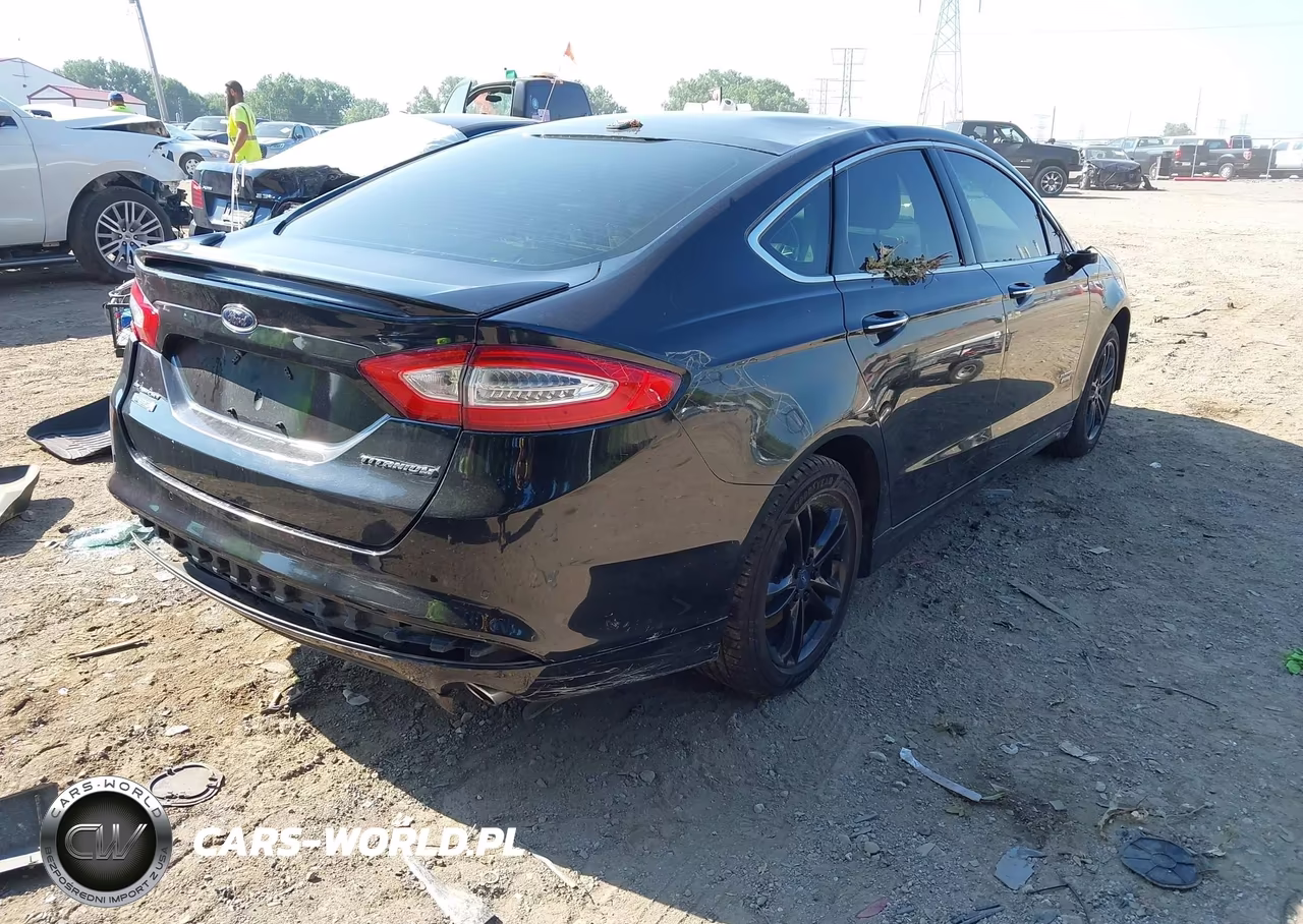 2015 Ford Fusion Energi Titanium VIN:3FA6P0SU0FR220694 - 4