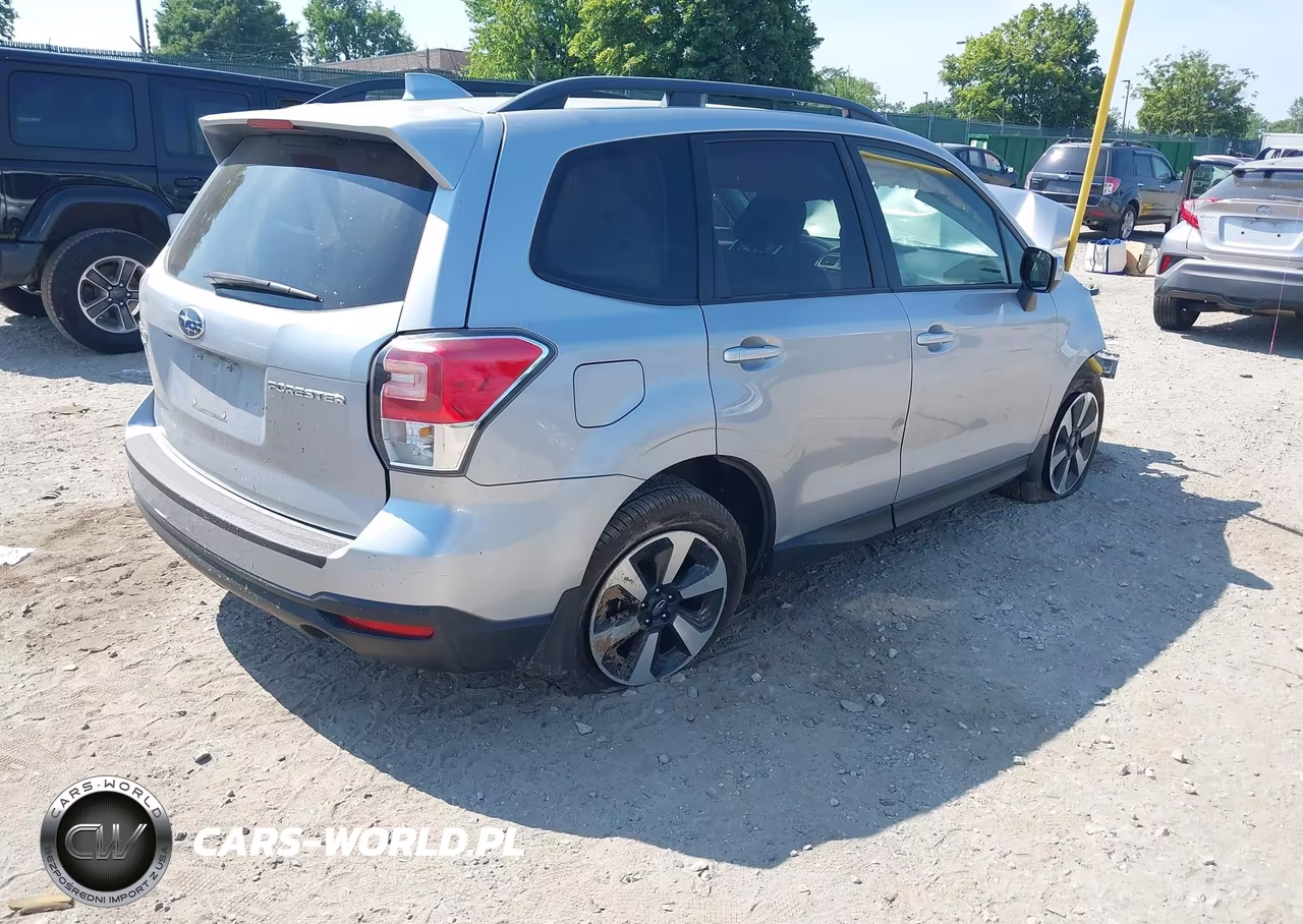 2018 Subaru Forester 2.5I Premium VIN:JF2SJAEC0JH587206 - 4