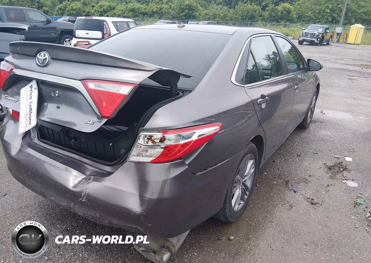 2015 Toyota Camry Se VIN:4T1BF1FK2FU946166 - 4