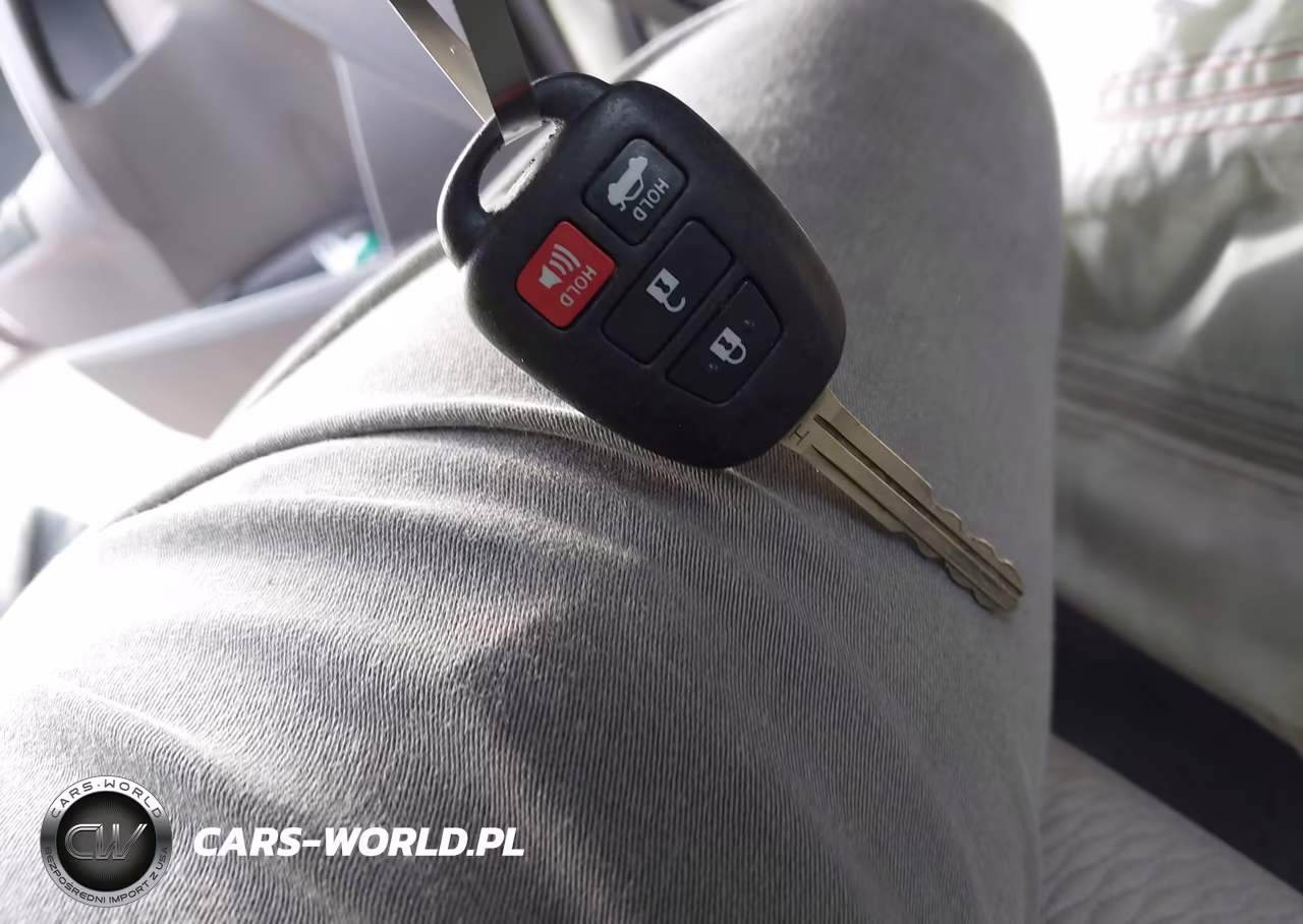 2017 Toyota Corolla Le VIN:2T1BURHE7HC959107 - 11