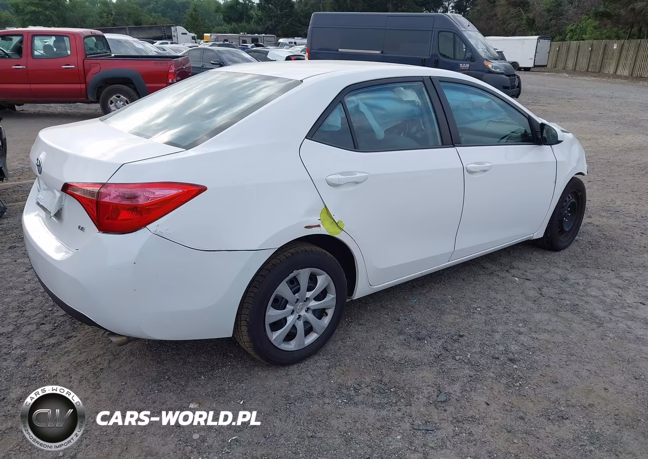 2017 Toyota Corolla Le VIN:2T1BURHE7HC959107 - 4