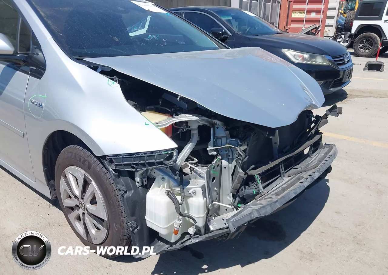 2018 Toyota Prius Two VIN:JTDKBRFU0J3590699 - 13