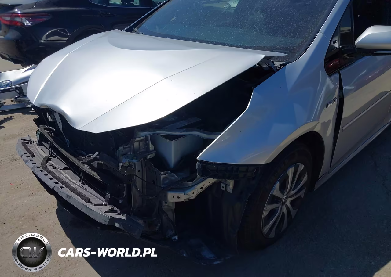 2018 Toyota Prius Two VIN:JTDKBRFU0J3590699 - 14