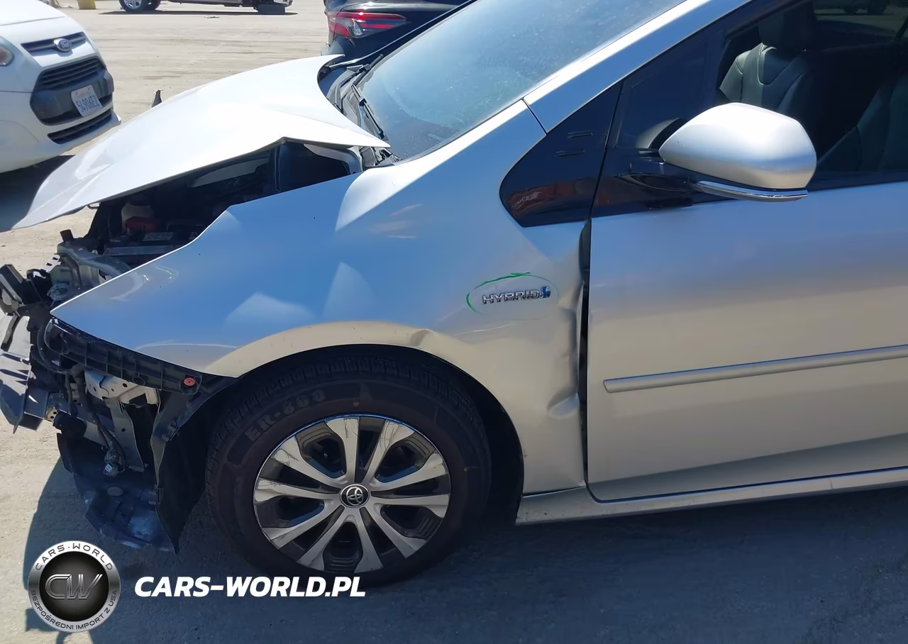 2018 Toyota Prius Two VIN:JTDKBRFU0J3590699 - 15