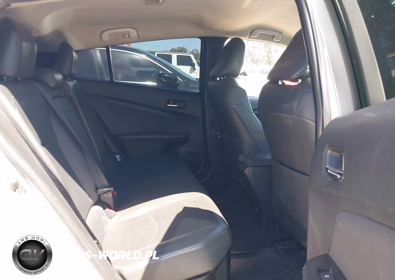 2018 Toyota Prius Two VIN:JTDKBRFU0J3590699 - 8