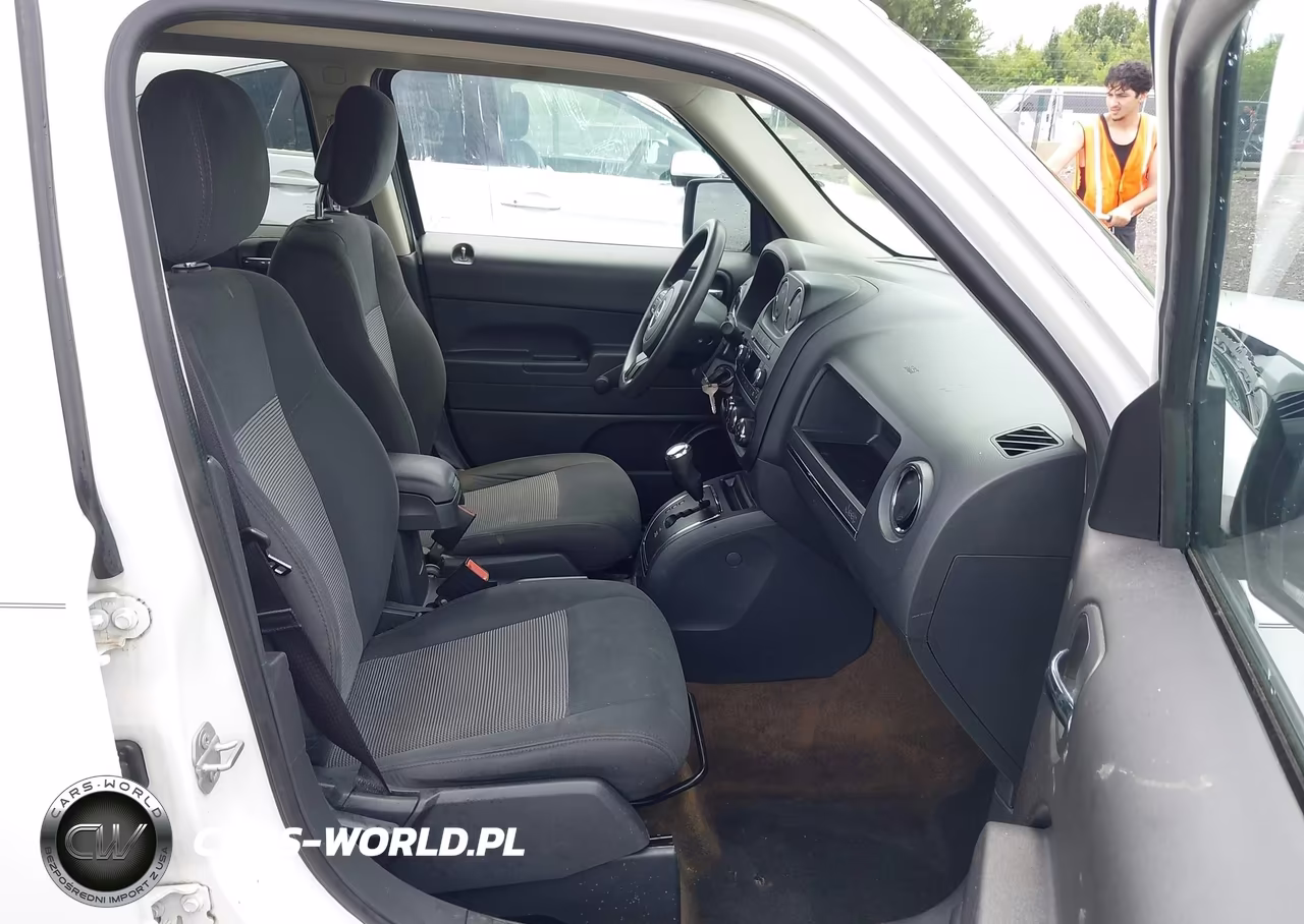 2016 Jeep Patriot Sport VIN:1C4NJPBA5GD716610 - 5