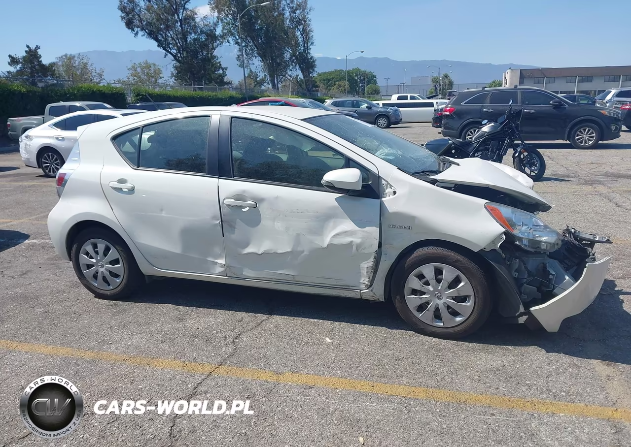 2013 Toyota Prius C Two VIN:JTDKDTB33D1541789 - 13