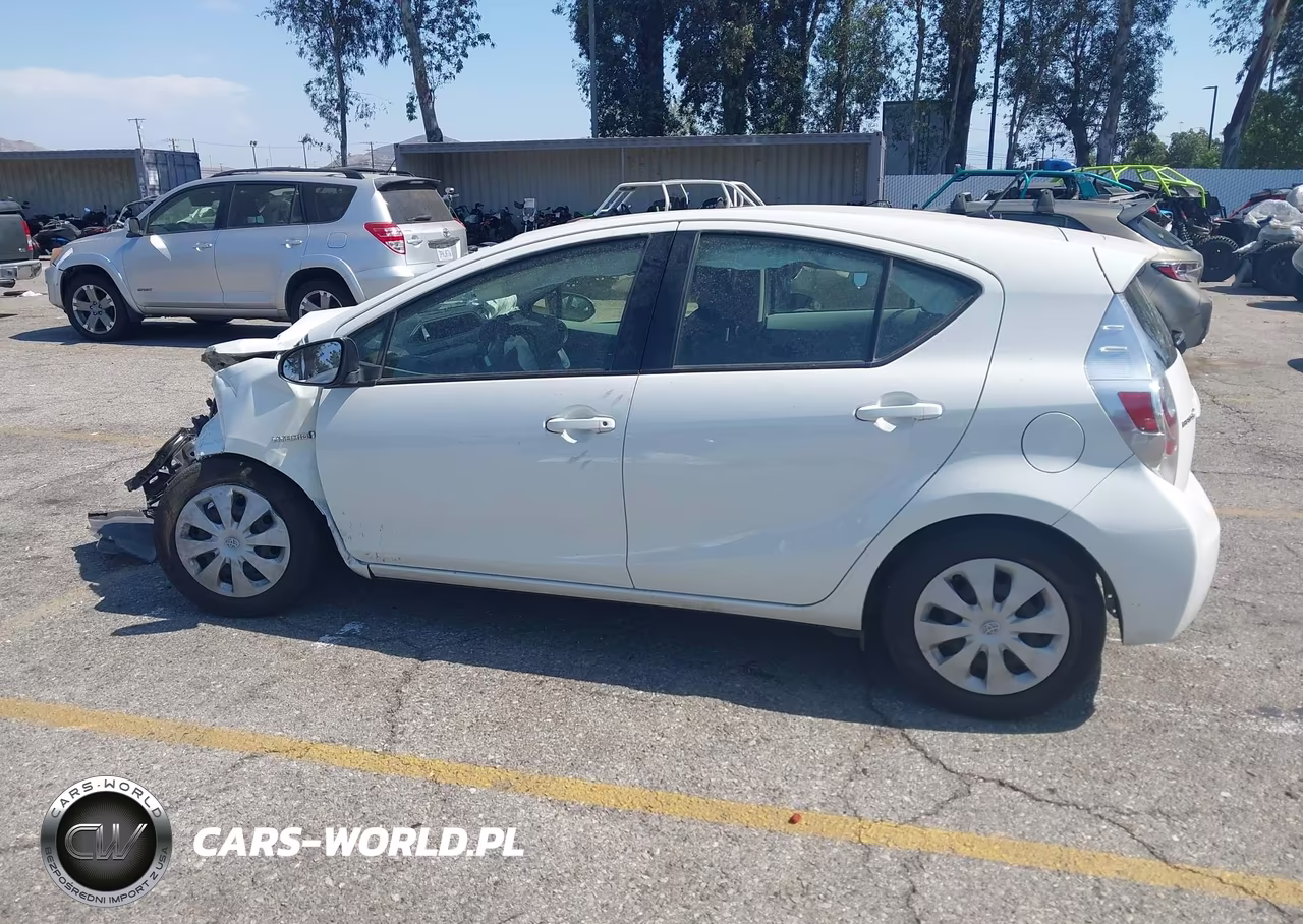 2013 Toyota Prius C Two VIN:JTDKDTB33D1541789 - 14