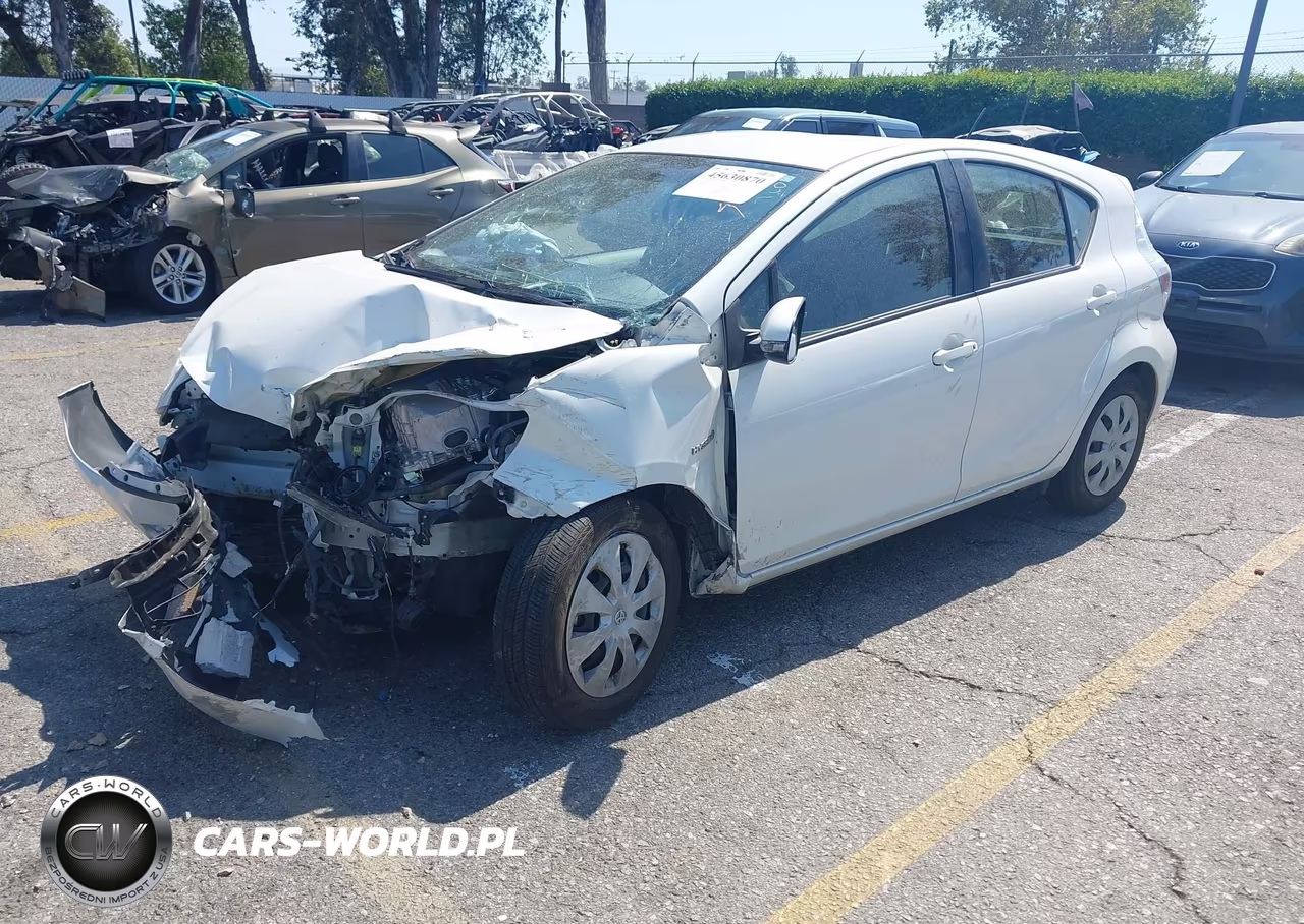 2013 Toyota Prius C Two VIN:JTDKDTB33D1541789 - 2