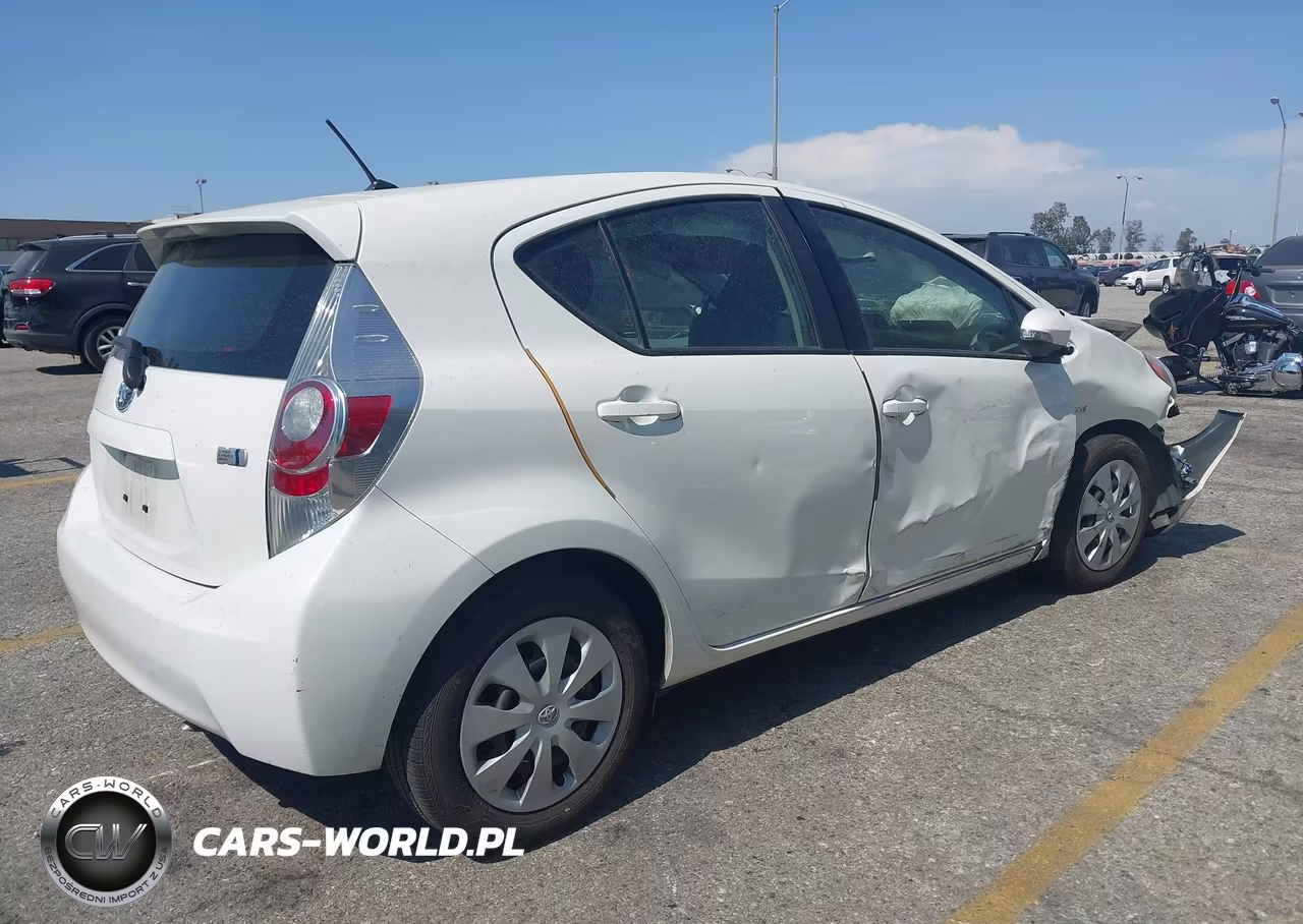 2013 Toyota Prius C Two VIN:JTDKDTB33D1541789 - 4