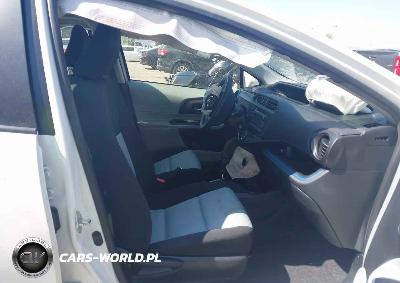 2013 Toyota Prius C Two VIN:JTDKDTB33D1541789 - 5