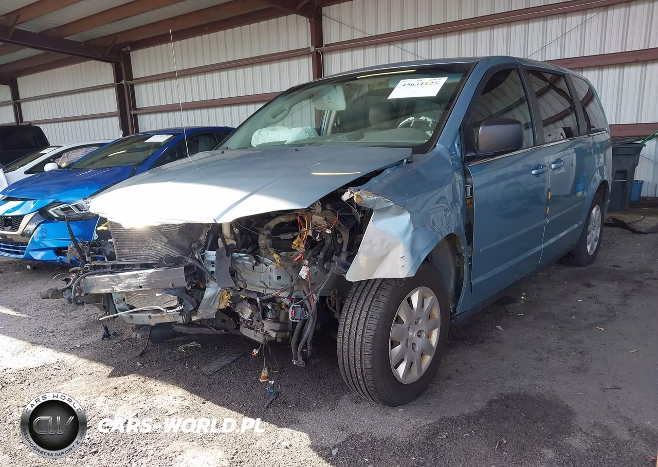 2009 Chrysler Town & Country Lx VIN:2A8HR44E79R611032 - 2