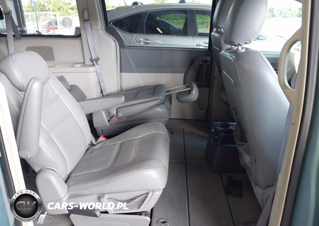 2009 Chrysler Town & Country Lx VIN:2A8HR44E79R611032 - 8
