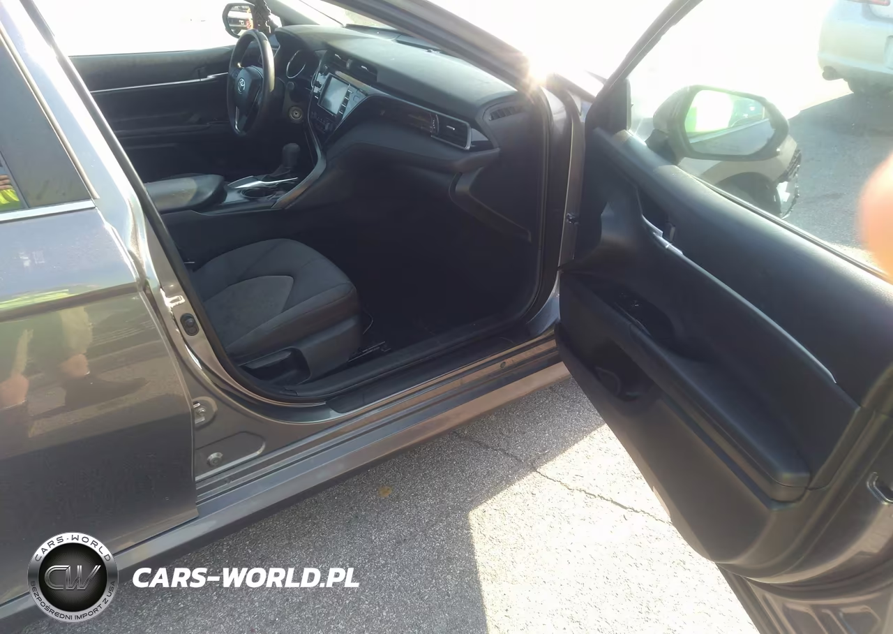 2019 Toyota Camry Le VIN:4T1B11HK6KU242784 - 5