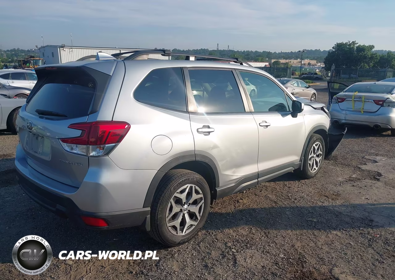 2019 Subaru Forester Premium VIN:JF2SKAGCXKH452844 - 4