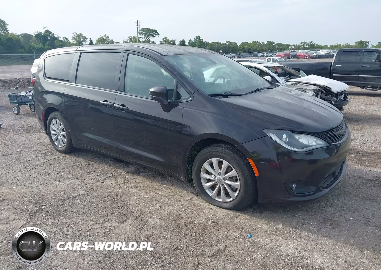 2018 Chrysler Pacifica Touring Plus – zdjęcie 1 z 16