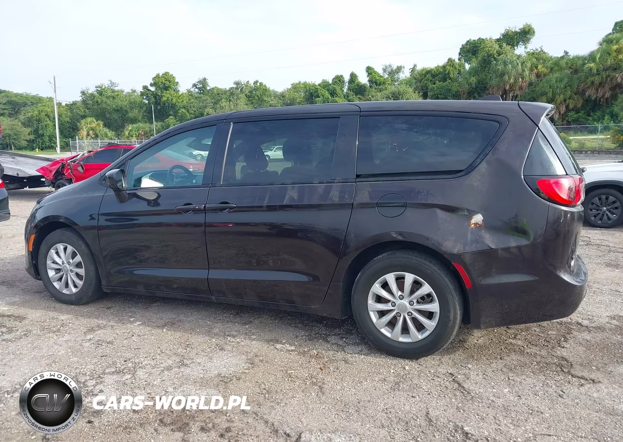 2018 Chrysler Pacifica Touring Plus VIN:2C4RC1FG2JR289303 - 14