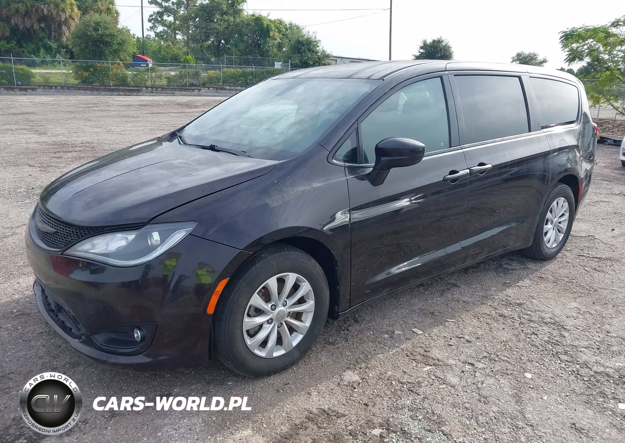 2018 Chrysler Pacifica Touring Plus VIN:2C4RC1FG2JR289303 - 2