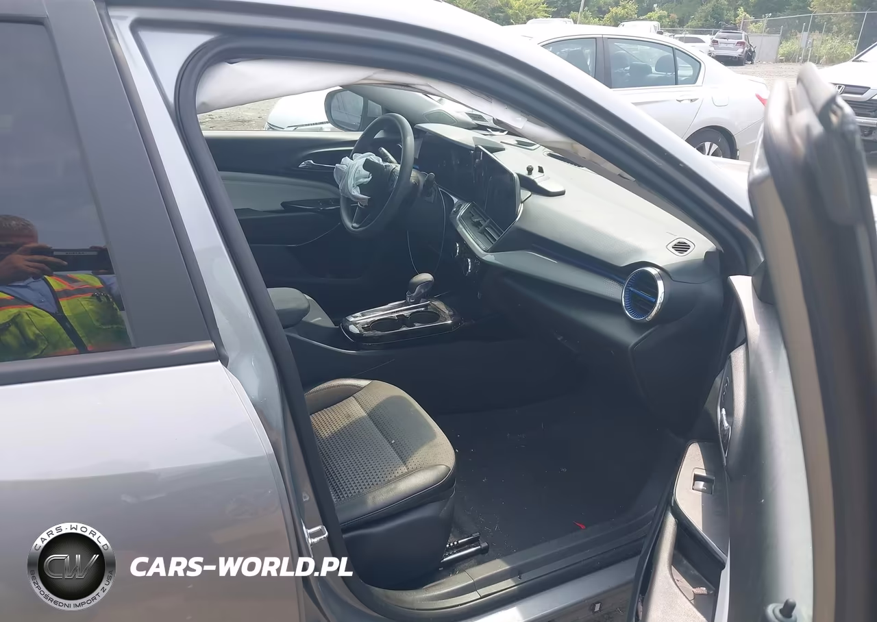 2025 Chevrolet Trax Fwd Lt VIN:KL77LHEP7SC229641 - 5