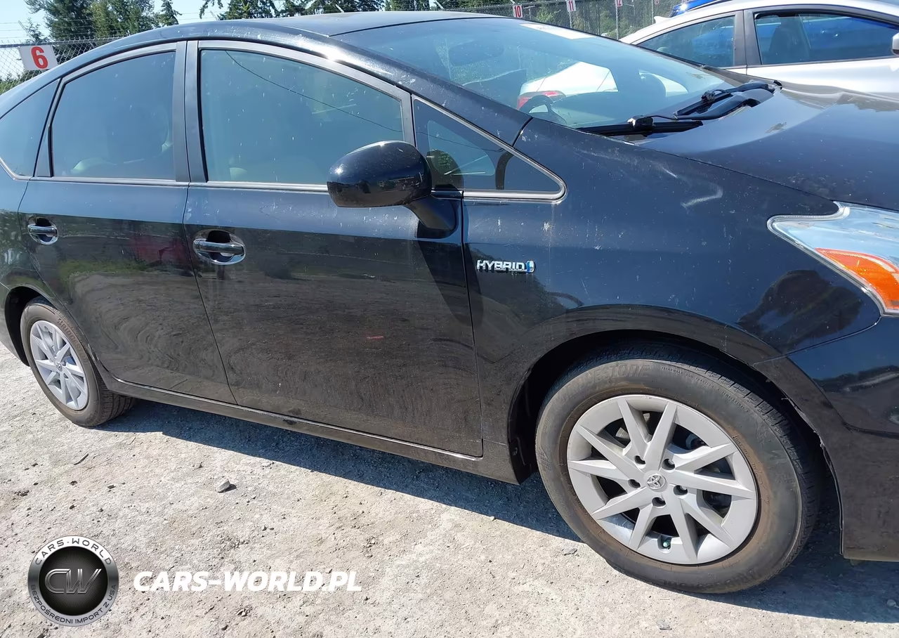 2013 Toyota Prius V Two VIN:JTDZN3EU4D3221269 - 18