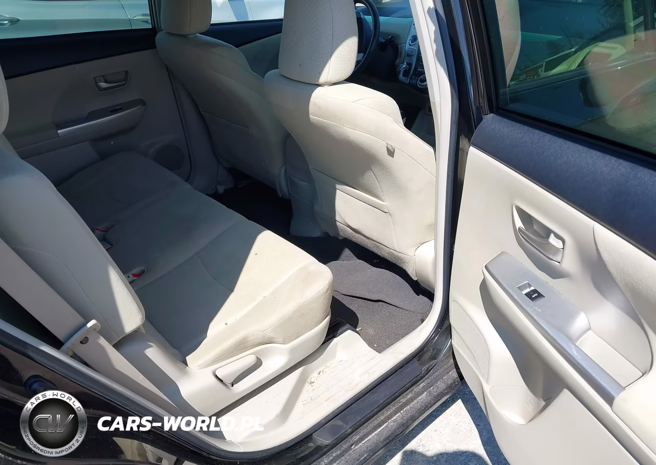 2013 Toyota Prius V Two VIN:JTDZN3EU4D3221269 - 8