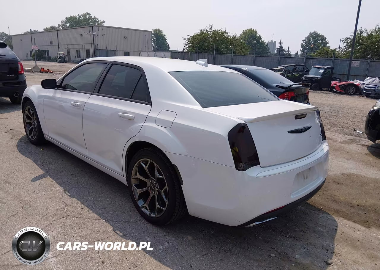 2015 Chrysler 300 S VIN:2C3CCABG5FH829482 - 3