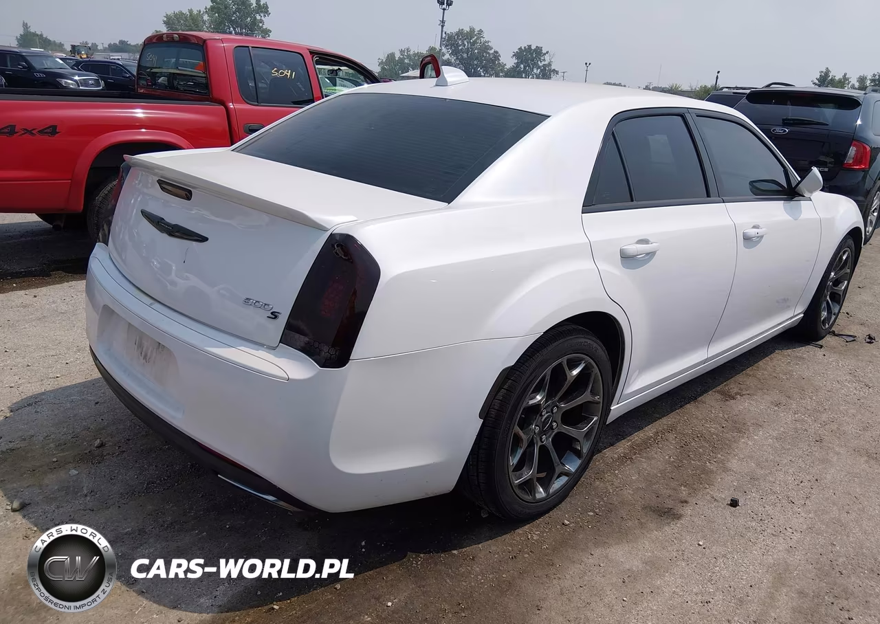 2015 Chrysler 300 S VIN:2C3CCABG5FH829482 - 4