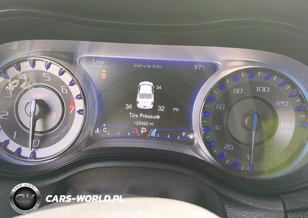 2015 Chrysler 300 S VIN:2C3CCABG5FH829482 - 7