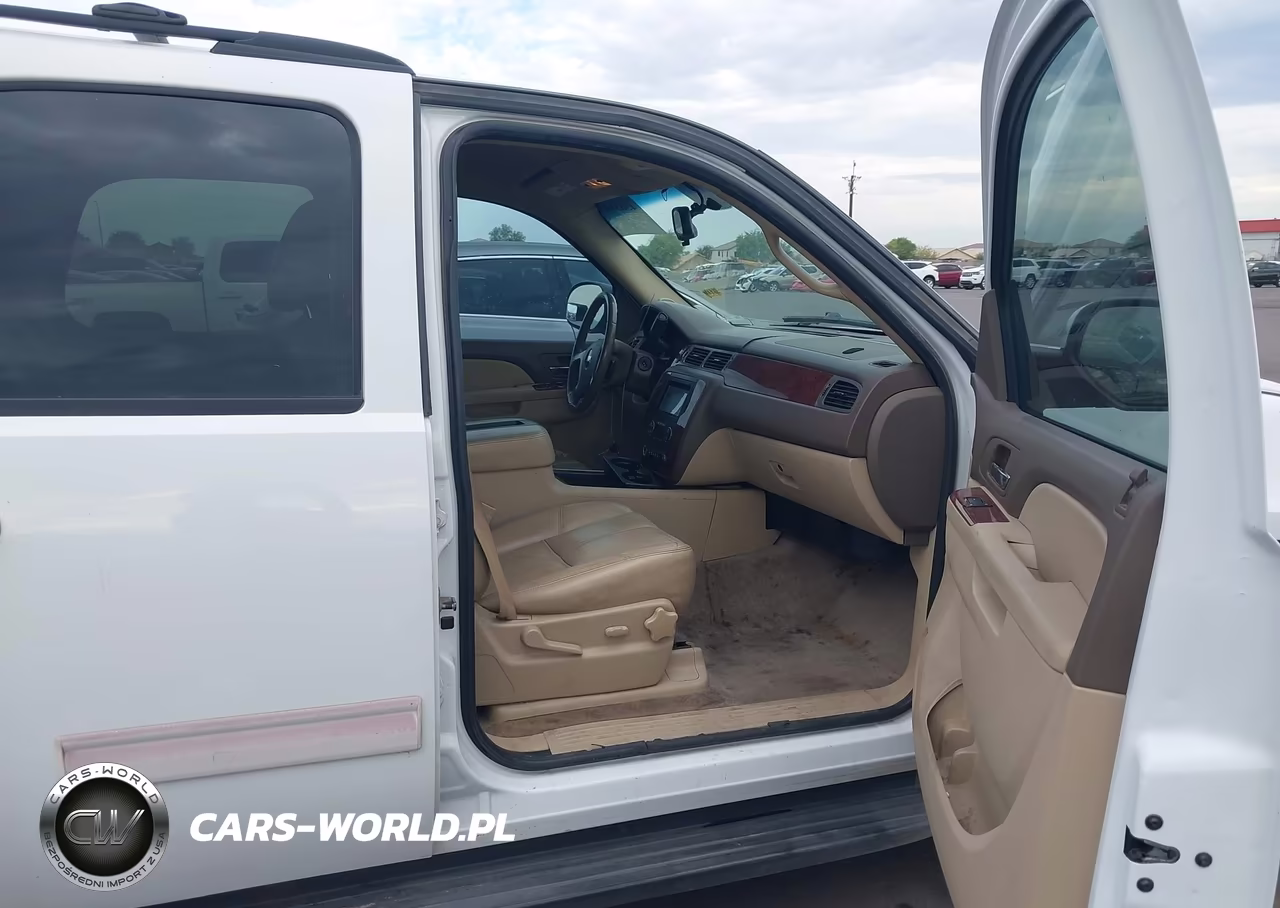 2010 Chevrolet Tahoe Lt VIN:1GNUKBE04AR274094 - 5