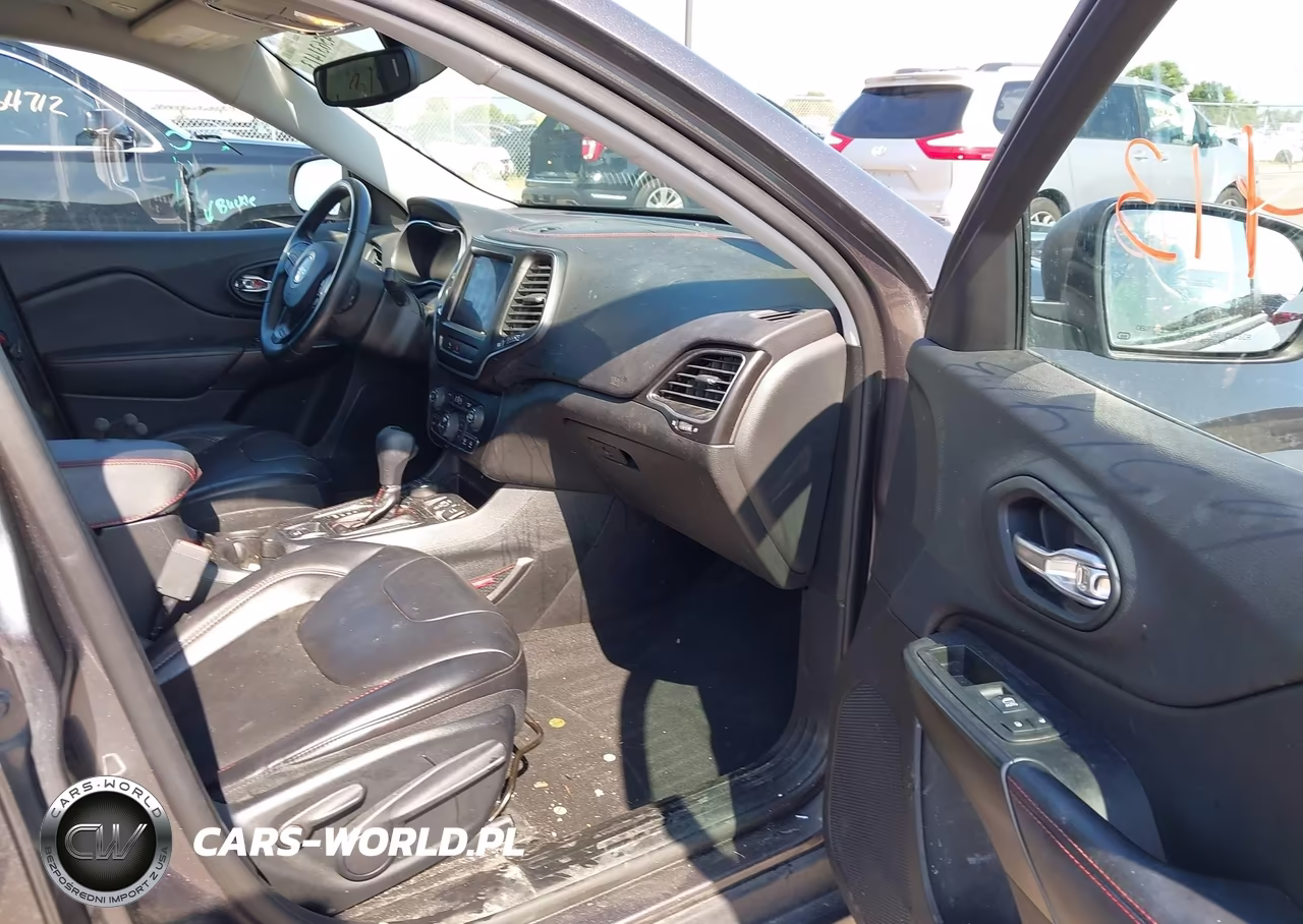 2019 Jeep Cherokee Trailhawk 4X4 VIN:1C4PJMBX2KD309428 - 5