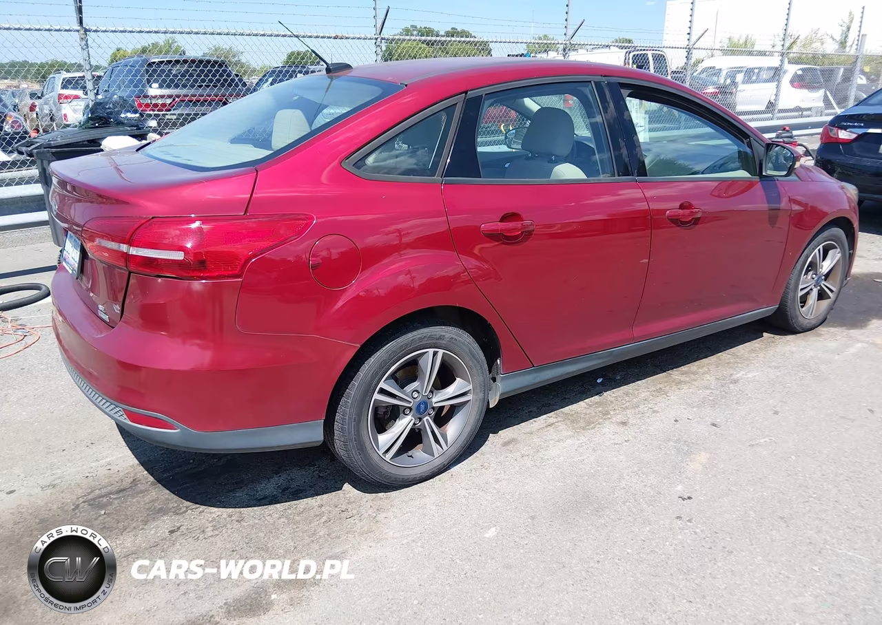 2017 Ford Focus Se VIN:1FADP3FE9HL251598 - 4