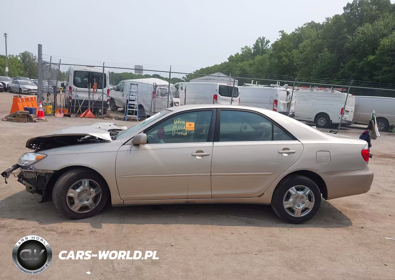 2005 Toyota Camry Le VIN:4T1BE32K05U077375 - 14