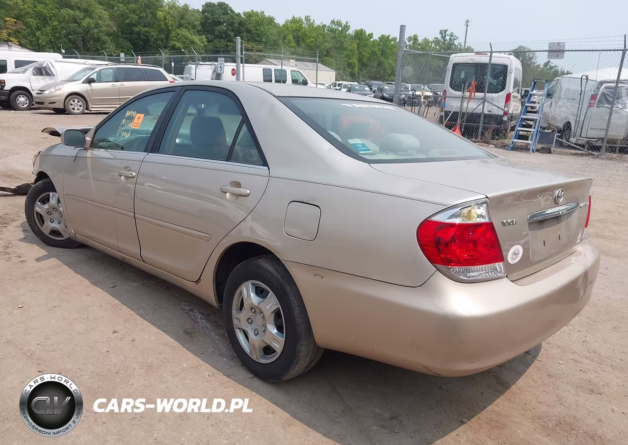 2005 Toyota Camry Le VIN:4T1BE32K05U077375 - 3