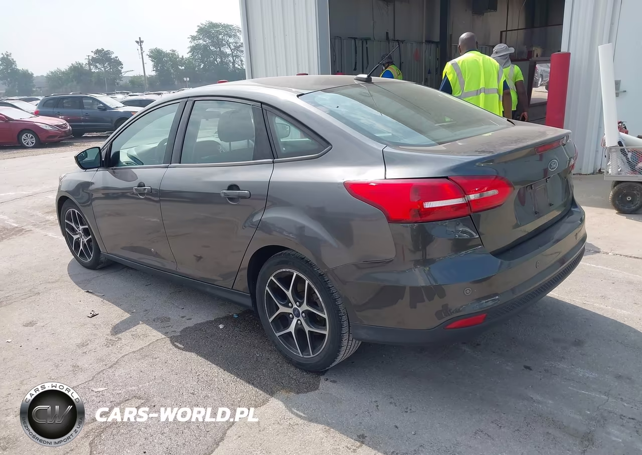 2017 Ford Focus Sel VIN:1FADP3H21HL256927 - 3