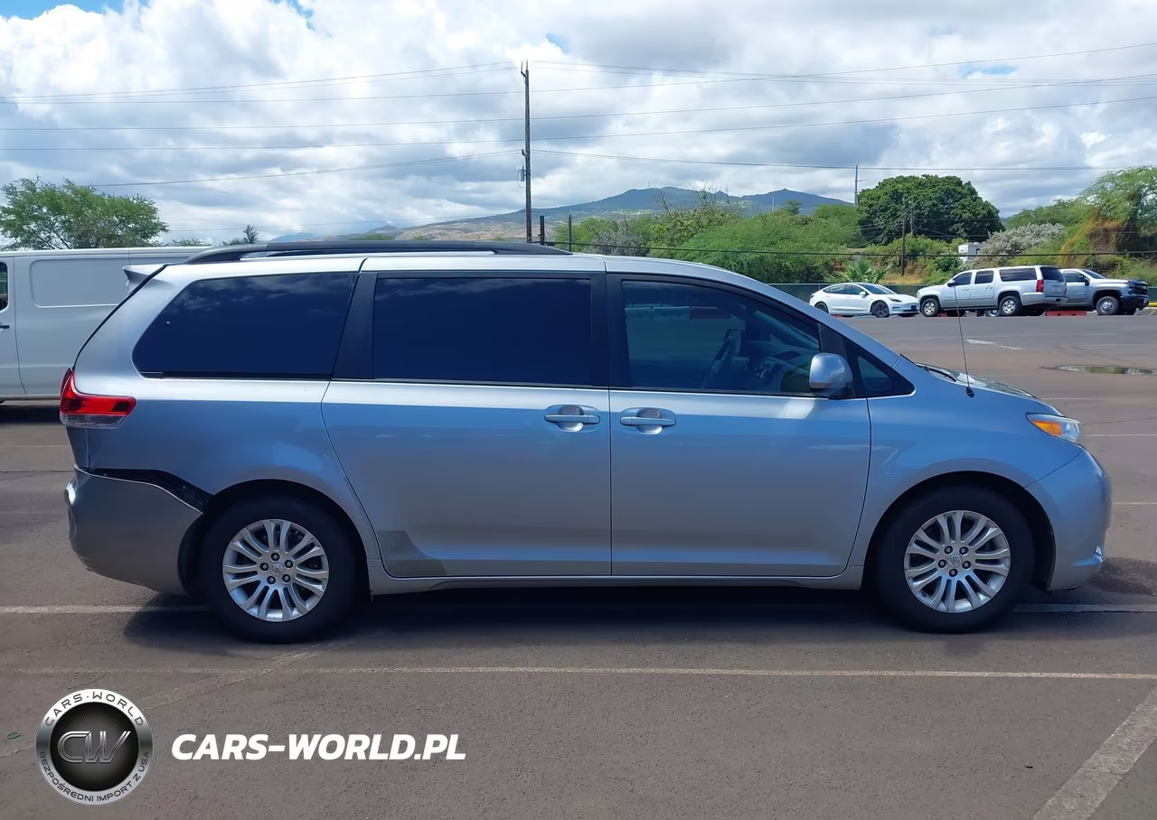 2011 Toyota Sienna Xle V6-Xle V6 Auto Access Seat VIN:5TDYK3DC5BS070905 - 13