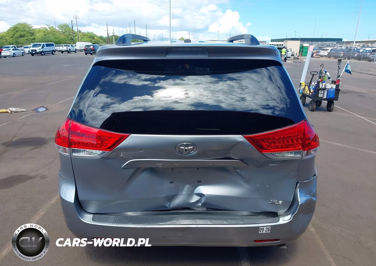 2011 Toyota Sienna Xle V6-Xle V6 Auto Access Seat VIN:5TDYK3DC5BS070905 - 16