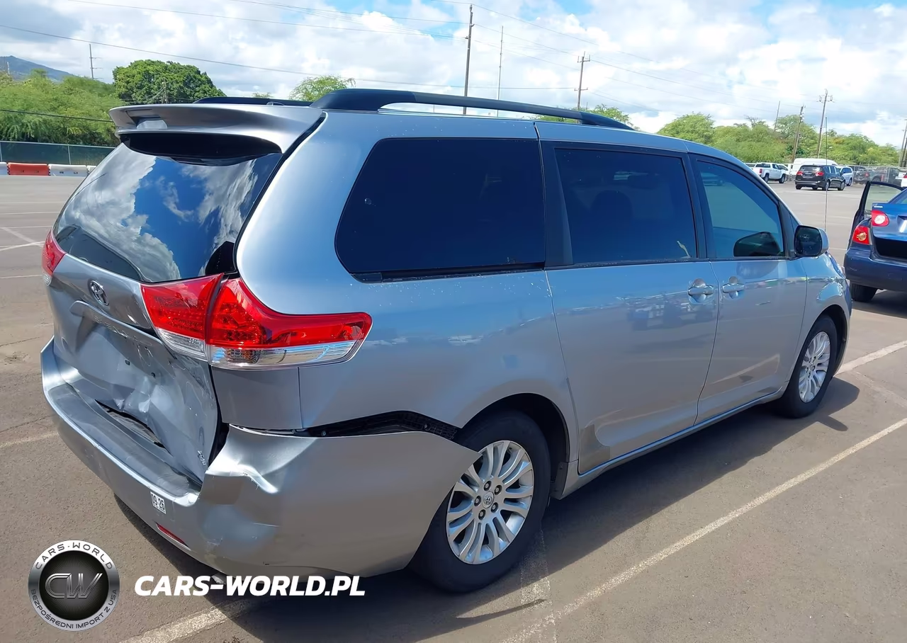2011 Toyota Sienna Xle V6-Xle V6 Auto Access Seat VIN:5TDYK3DC5BS070905 - 17