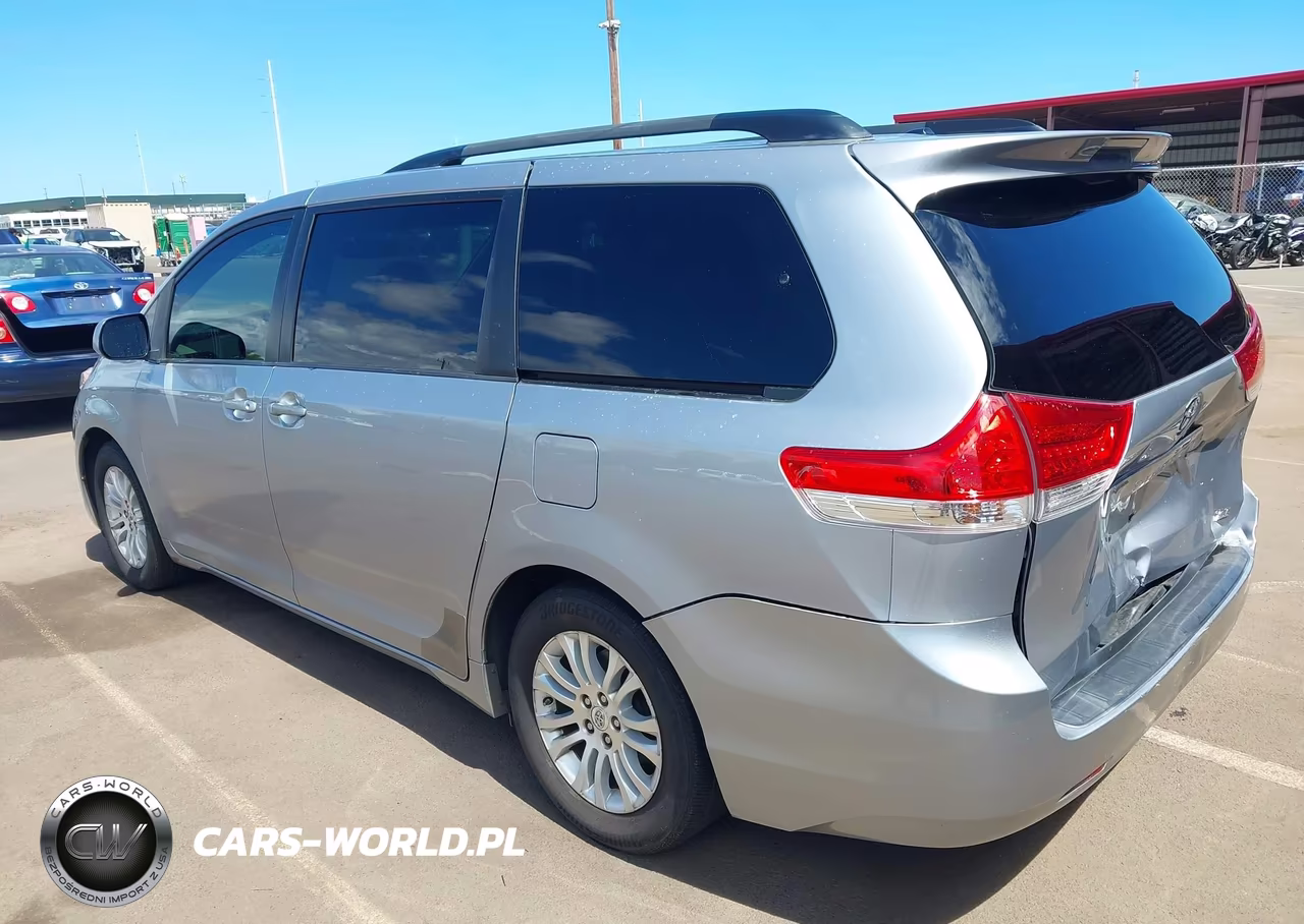 2011 Toyota Sienna Xle V6-Xle V6 Auto Access Seat VIN:5TDYK3DC5BS070905 - 18