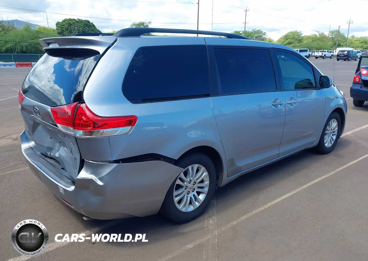 2011 Toyota Sienna Xle V6-Xle V6 Auto Access Seat VIN:5TDYK3DC5BS070905 - 4