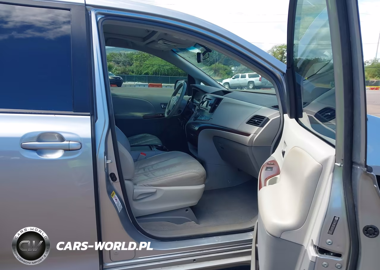 2011 Toyota Sienna Xle V6-Xle V6 Auto Access Seat VIN:5TDYK3DC5BS070905 - 5