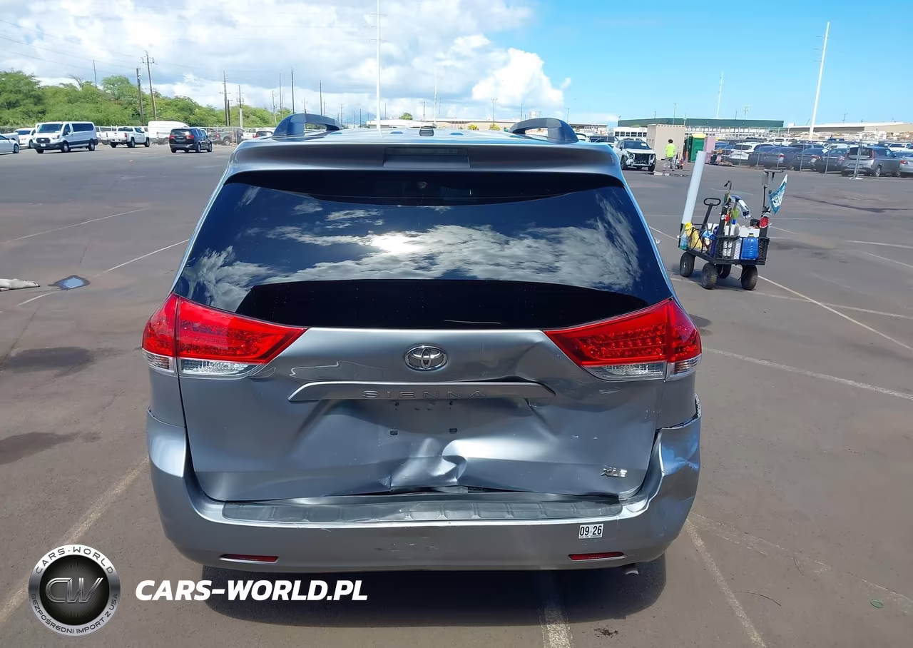 2011 Toyota Sienna Xle V6-Xle V6 Auto Access Seat VIN:5TDYK3DC5BS070905 - 6
