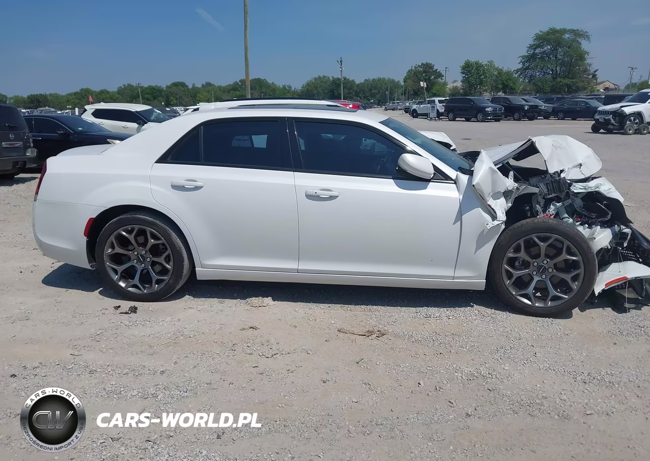 2015 Chrysler 300 300S VIN:2C3CCABG0FH763374 - 13