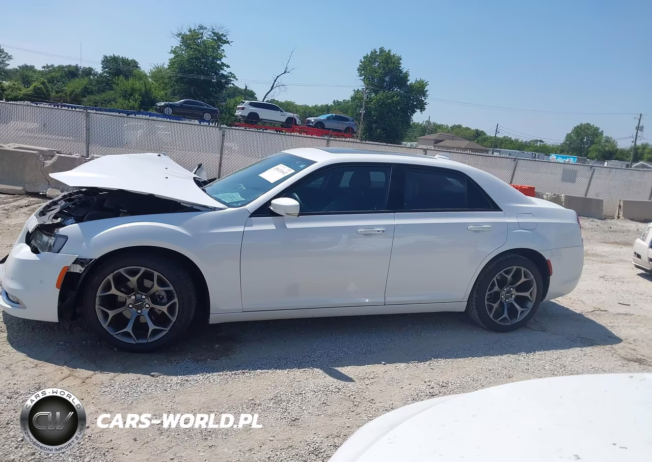 2015 Chrysler 300 300S VIN:2C3CCABG0FH763374 - 14