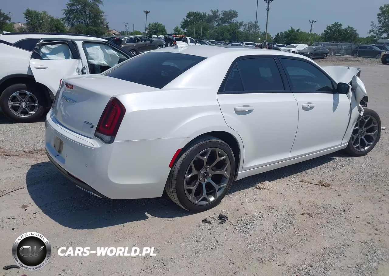2015 Chrysler 300 300S VIN:2C3CCABG0FH763374 - 4