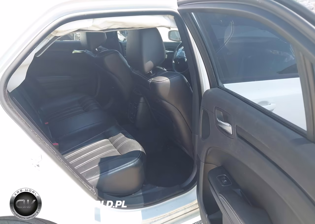 2015 Chrysler 300 300S VIN:2C3CCABG0FH763374 - 8