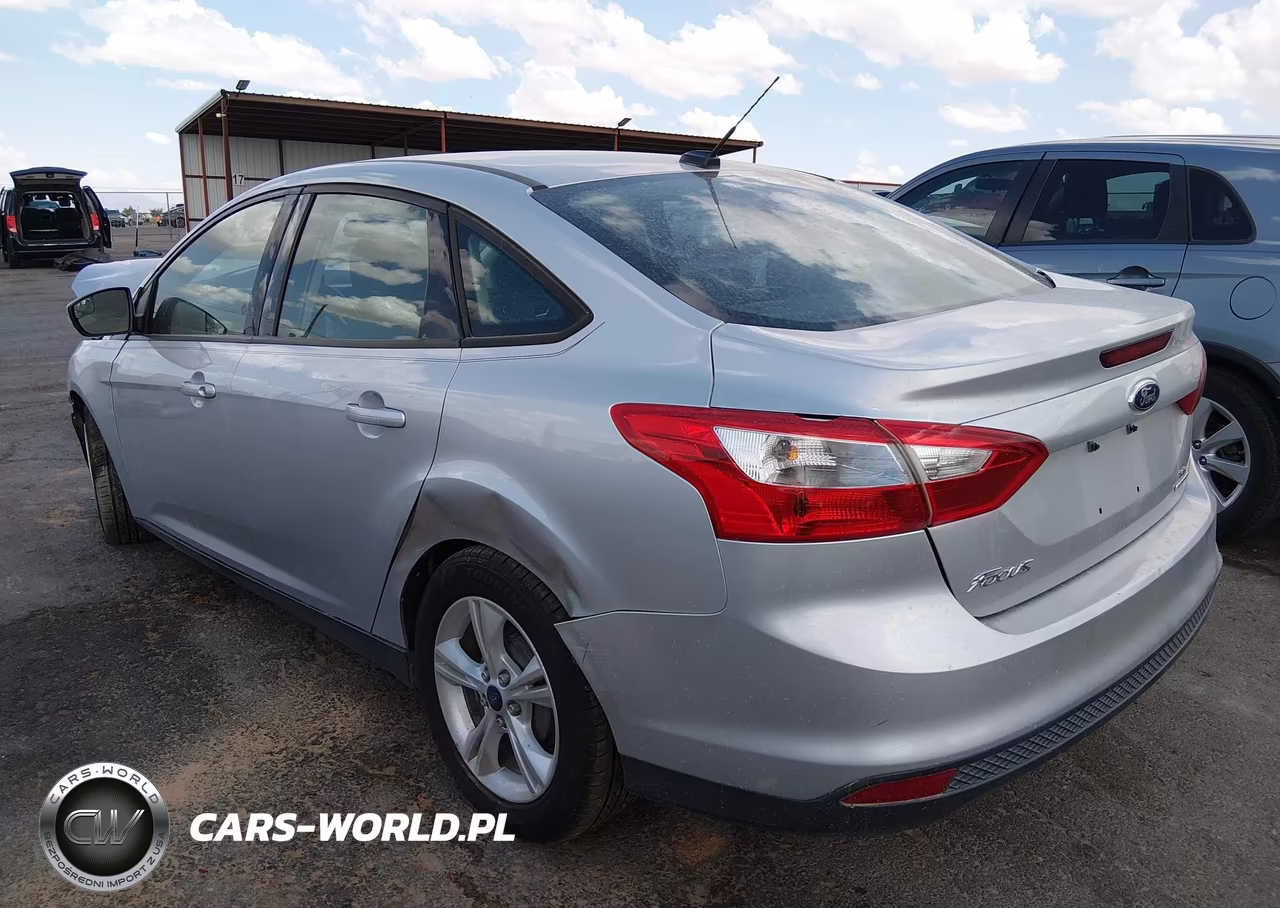 2014 Ford Focus Se VIN:1FADP3F2XEL330277 - 3