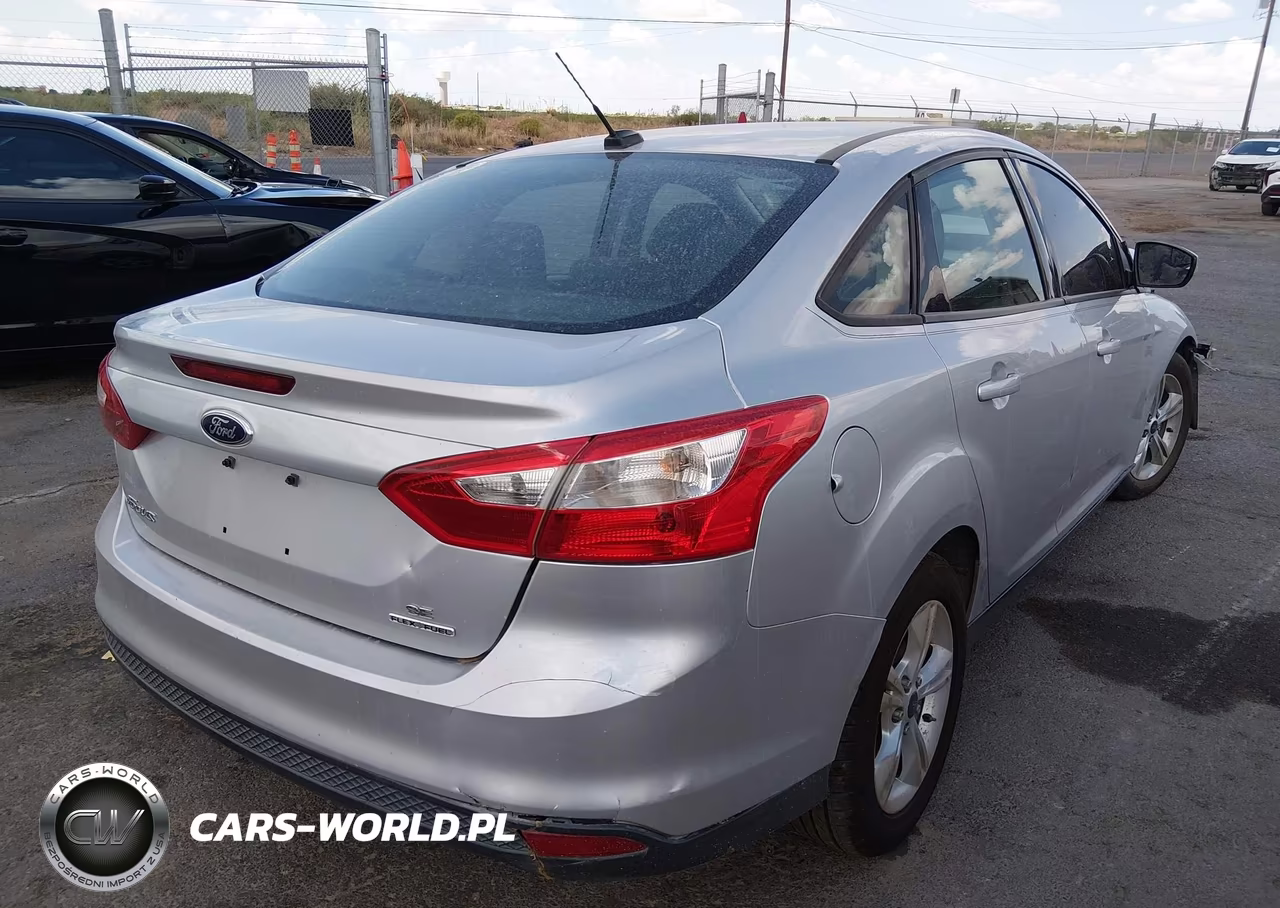 2014 Ford Focus Se VIN:1FADP3F2XEL330277 - 4