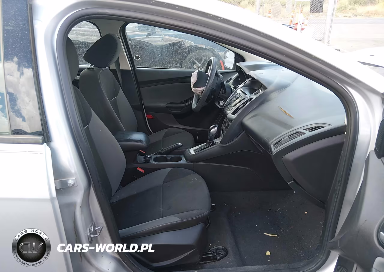 2014 Ford Focus Se VIN:1FADP3F2XEL330277 - 5